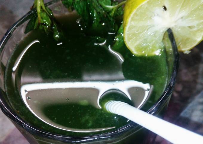 Spinach mint with lemon drink Recipe