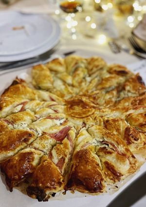 Une photo de Étoiles feuilletée : Boursin/Jambon & Roquefort/poires