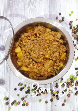 A picture of Fresh Pigeon Peas with Lamb Mince/Fresh Toor with Aloo Keema.