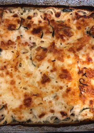 Sonkás baconos cukkinis csirkemell, tejszínnel és spagettivel recept fotója