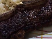 Una foto de carnes para asado al carbón