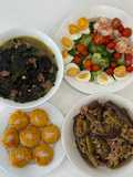 Cơm nhà với salad tôm bông cải trứng, cà tím xào thịt băm, bánh bí đỏ phomai, canh rong biển nạm bò