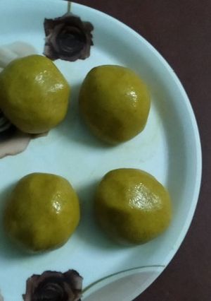A picture of Besan Ladoo.