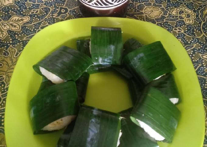 Lemper ayam suwir