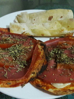 Una foto de Pizza de tortillas árabe