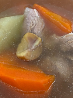 合掌瓜栗子豬腱湯 的食譜成品照片