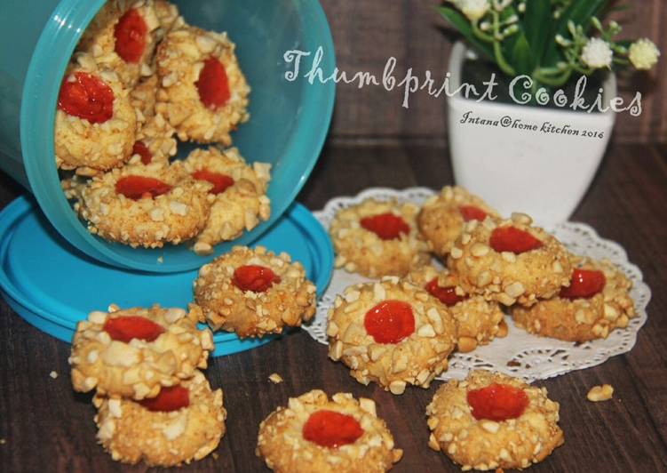 Resep Peanut Strawberry Thumbprint Cookies oleh Intana Widodo - Cookpad