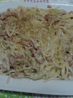 Una foto de Espaghettis con nata y bacon