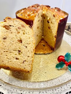 Una foto de Panettone con pasas y chocolate blanco “sin gluten”