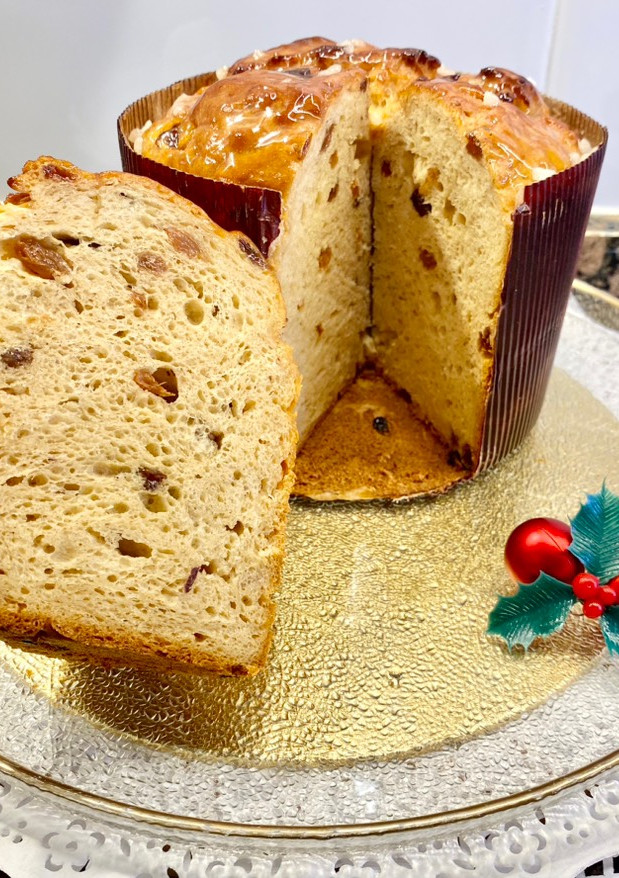 Una foto de Panettone con pasas y chocolate blanco “sin gluten”
