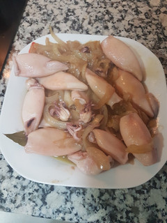 Una foto de Calamares encebollados