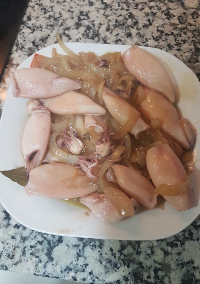 Una foto de Calamares encebollados