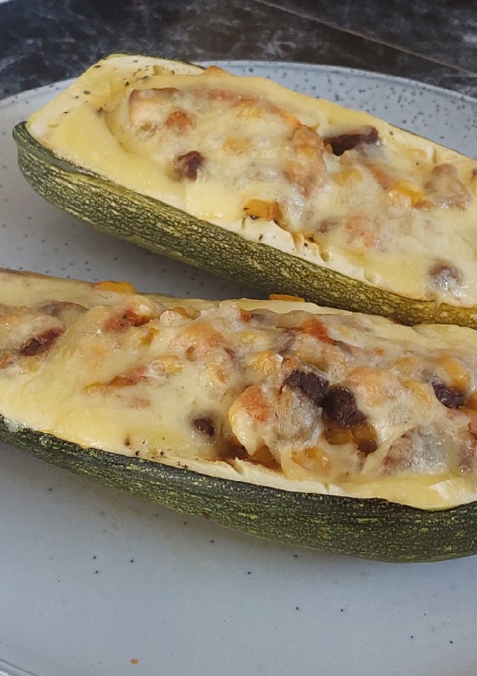 Una foto de Zapallito Italiano Relleno con Tomaticán