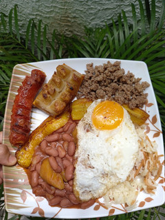 Una foto de Bandeja paisa (a mi estilo)