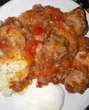 Albóndigas con puré y huevo poché