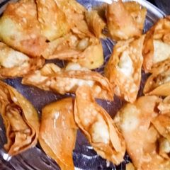 Chicken cheese wonton A picture of Chicken cheese wonton.
