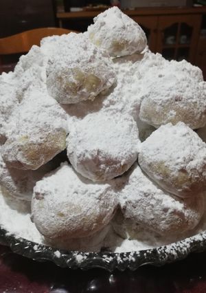 A picture of Almond Kourabiedes.