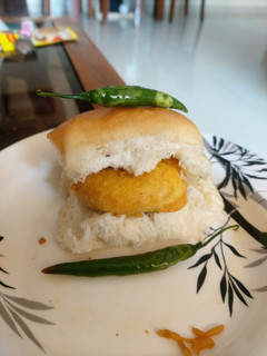वडा पाव (Vada Pav recipe in Hindi) रेसिपी मुख्य फोटो