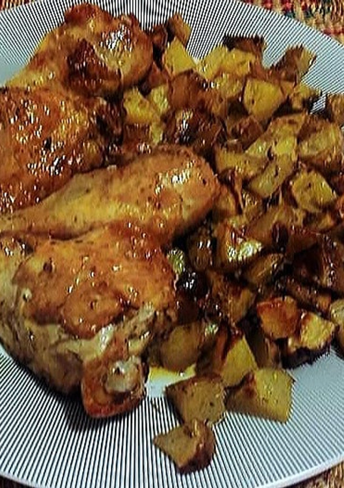 Una foto de Pollo al horno con papas