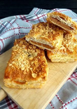 Una foto de Hojaldre relleno con crema de cacahuate