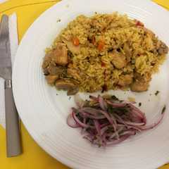 Una foto de Arroz con pollo al estilo Venezolano 🤗