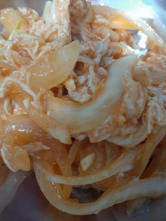 小資不插電:涼拌洋蔥雞胸肉 的食譜成品照片