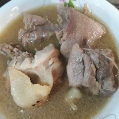 A picture of Soft chicken peppersoup.