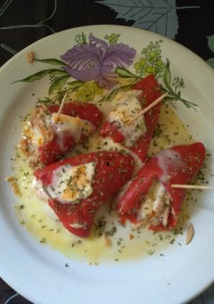 Una foto de Pimientos rellenos de atún y queso bajo en grasas