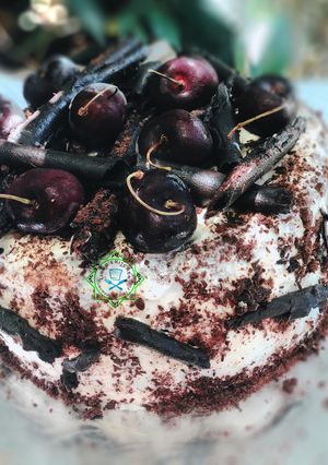 A picture of Black Forest Cake (Schwarzwälder Kirschtorte).