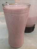 Batido de fresas, plátano, almendras y leche