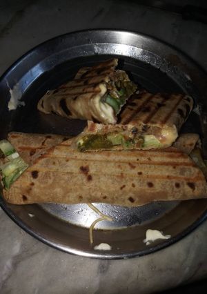 रोटी रोल्स (Roti rolls recipe in hindi) रेसिपी मुख्य फोटो