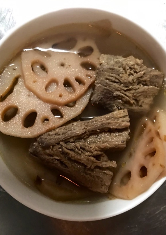 蓮藕香菇頭燉湯-簡單料理 的食譜成品照片