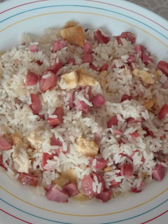 Una foto de Arroz brillante a las tres delicias