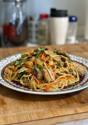 A picture of Chicken & Shrimp Noodles.