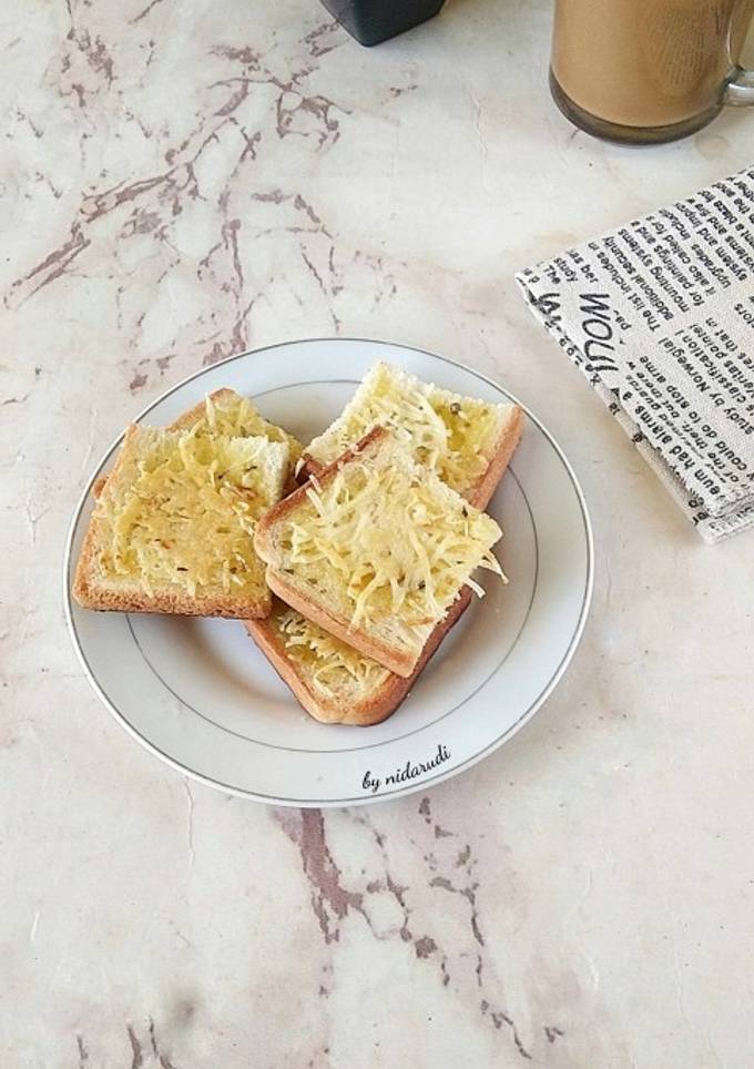 Resep Garlic Cheese Roti Tawar Teflon oleh nidarudi - Cookpad