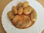 Una foto de carne con patatas airfryer