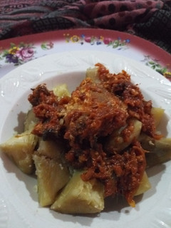 A picture of Boiled Sweet Potatoes with Catfish Stew.