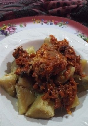 A picture of Boiled Sweet Potatoes with Catfish Stew.