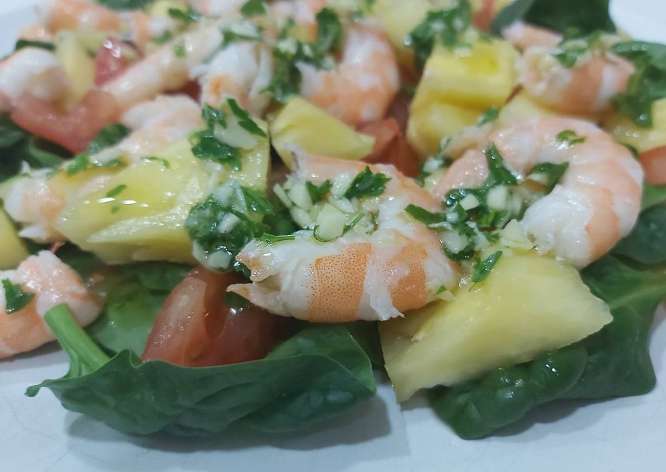 ENSALADA DE ESPINACAS CON LANGOSTINOS, y vinagreta de ajo
