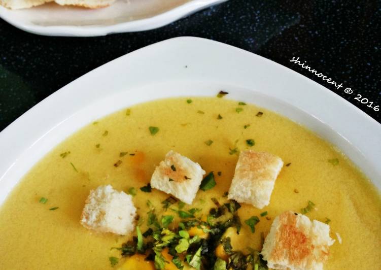 Creamy Corn Soup with Cheesy Garlic Bread
