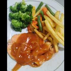 A picture of Steak Salmon saus barberque.