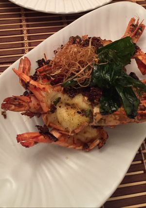 Hình của món Tôm xú lắc chảo.