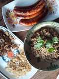 Sosis chorizo dengan kacang lentil pedas