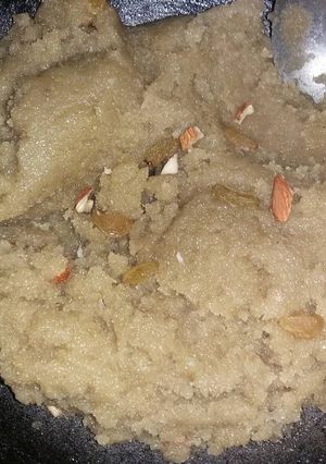 गुड वाला सूजी का हलवा (Gur wala suji ka halwa recipe in hindi) रेसिपी मुख्य फोटो