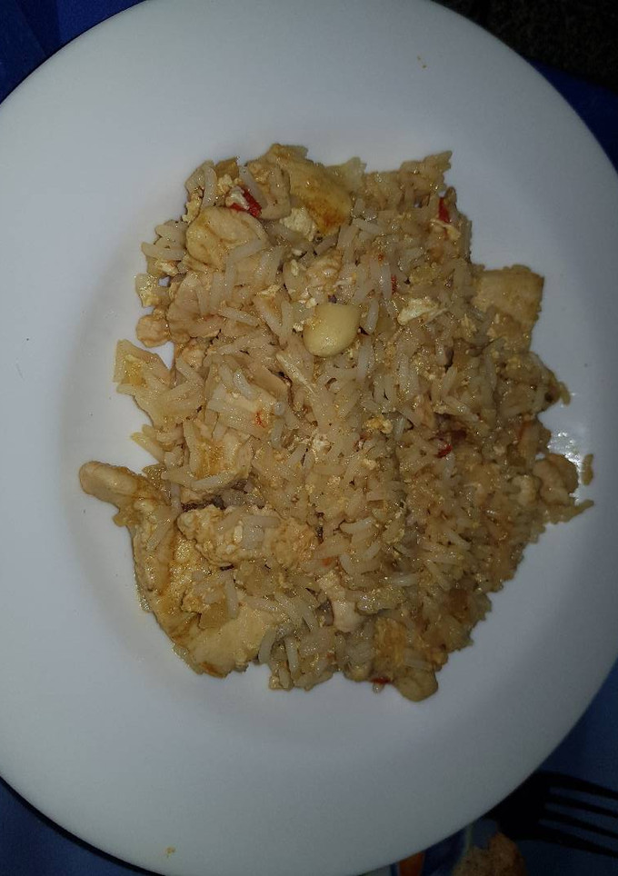 Una foto de Pavo con arroz y almendras