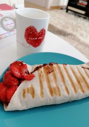 Φωτογραφία της συνταγής Tortilla με μερέντα, φράουλες, μπισκότο, μπανάνα