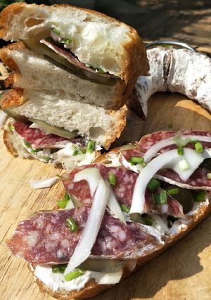 รูปของ Saucisse Seche sandwiches
