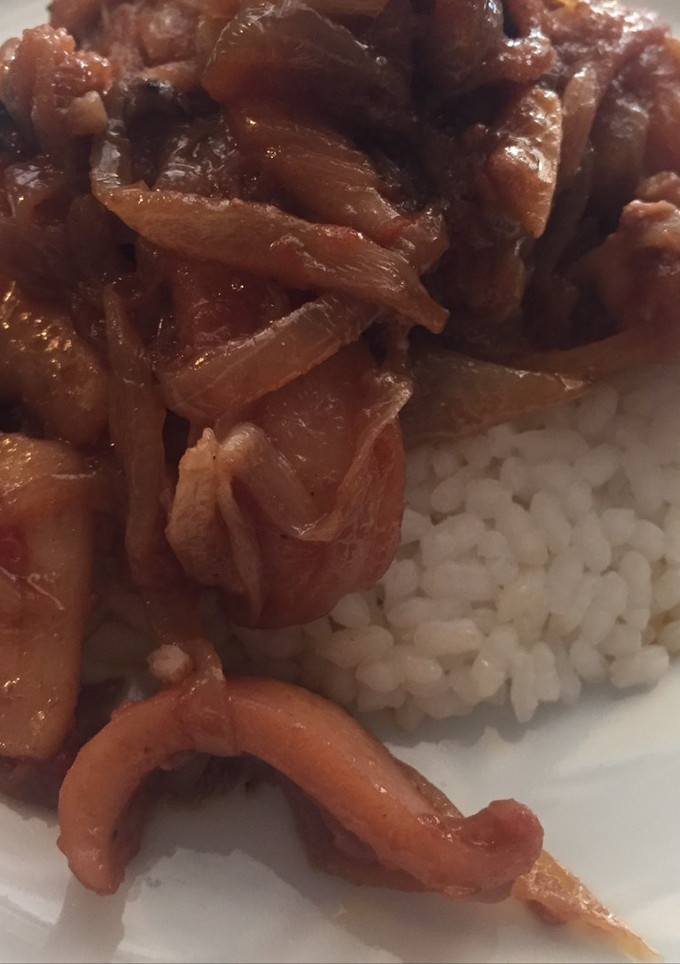Una foto de Sepia encebollada al Oporto