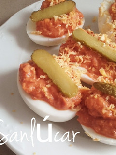 Una foto de Huevos rellenos tradicionales de la abuela Manoli