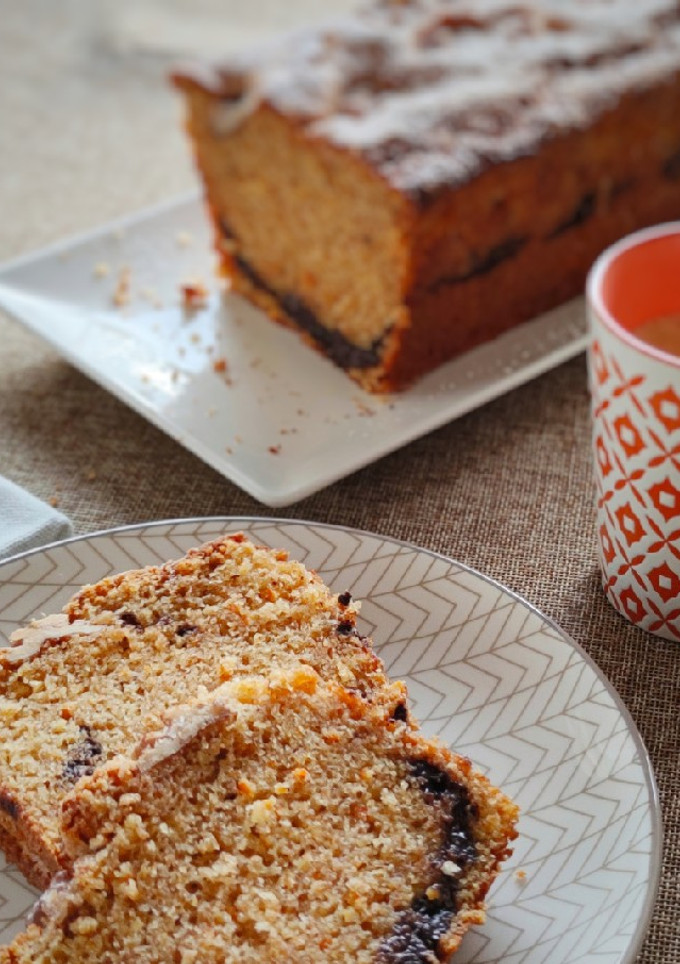 Una foto de Bizcocho integral de espelta con mandarina y chocolate